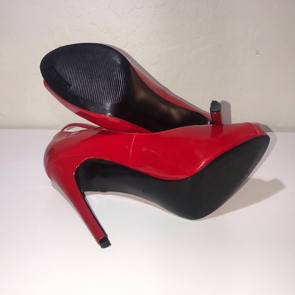 Guess | Suzie Red Patent Leather Platform Pumps - Picture 5 of 6